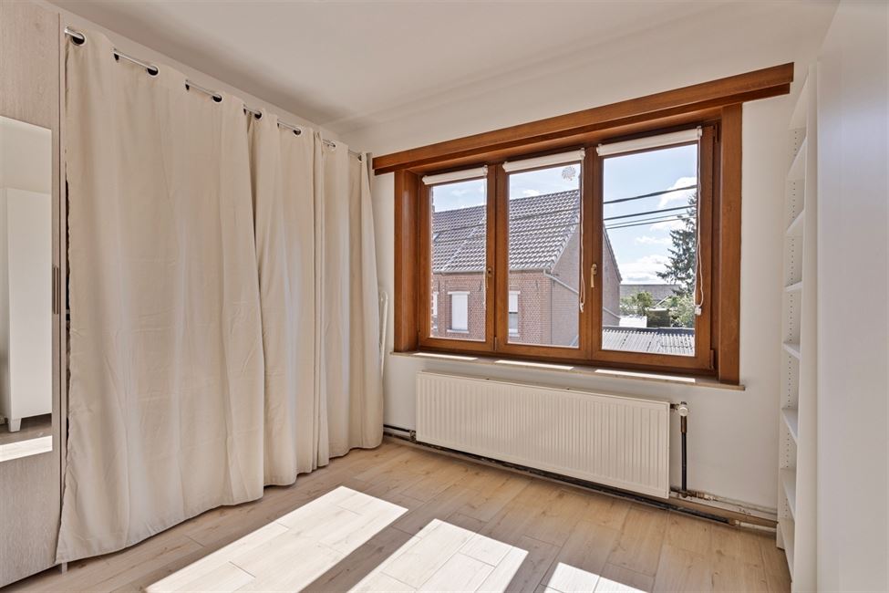 VENDUE! Maison bel étage 3 chambres, jardin