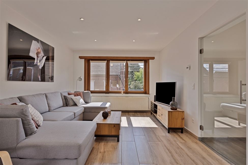 VENDUE! Maison bel étage 3 chambres, jardin