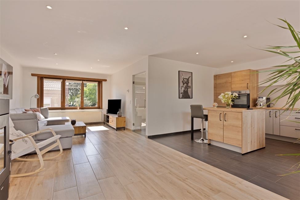 VENDUE! Maison bel étage 3 chambres, jardin