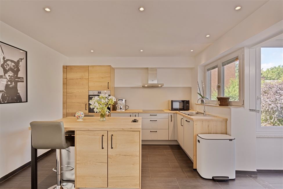 VENDUE! Maison bel étage 3 chambres, jardin