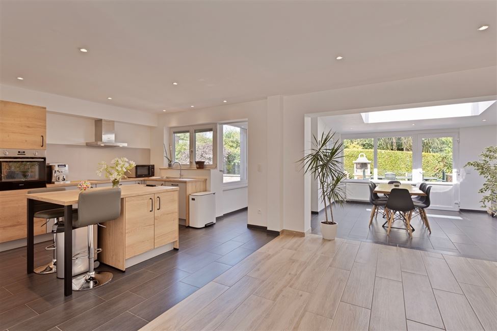 VENDUE! Maison bel étage 3 chambres, jardin