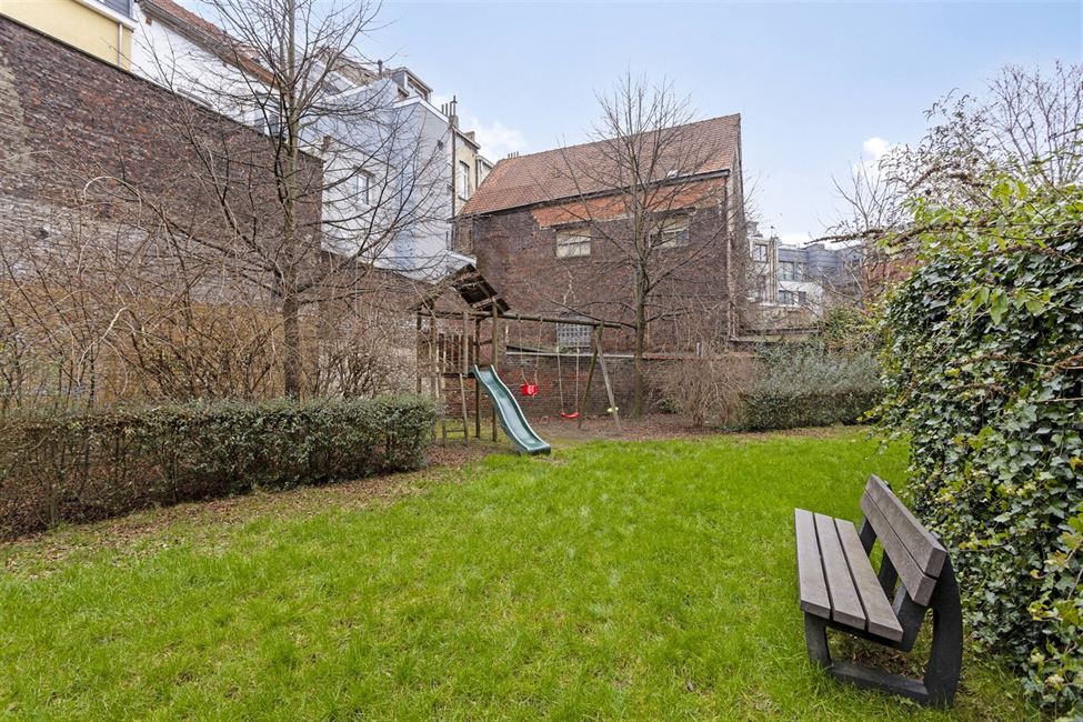 VENDU! Splendide appart. 2CH avec terr. dans clos tranquille