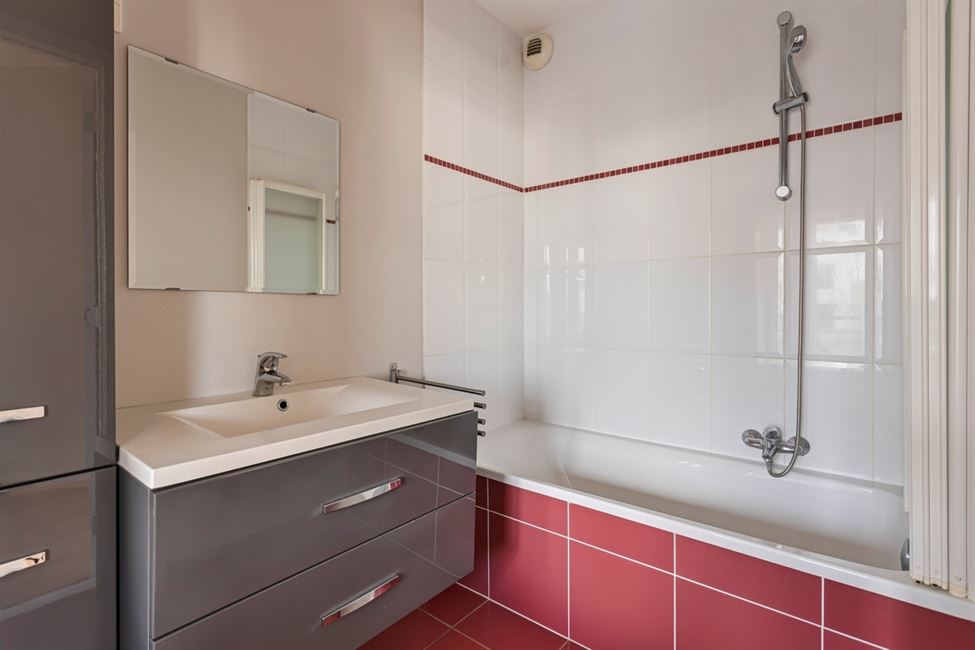 VENDU ! Bel appart 1CH en parfait état - terrasses + pkg