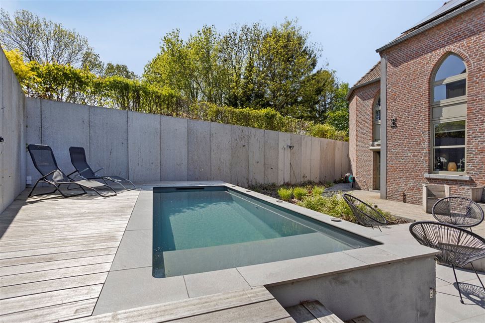Exceptionnelle atypique propriété avec piscine ! 