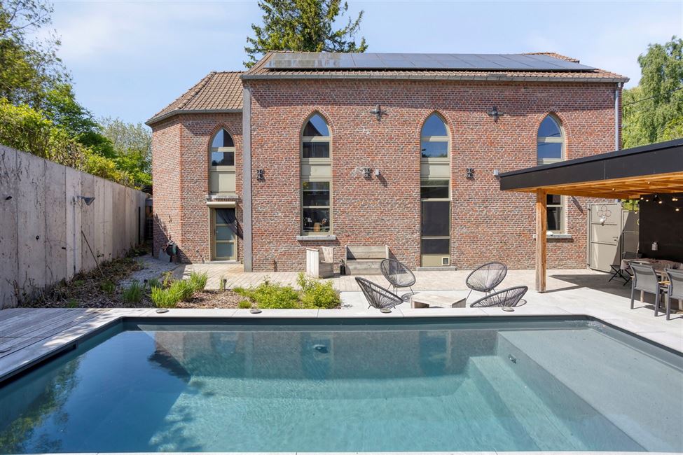 Exceptionnelle atypique propriété avec piscine ! 