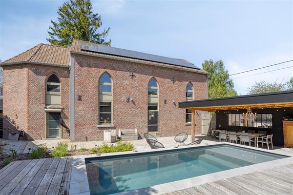 Exceptionnelle atypique propriété avec piscine ! 