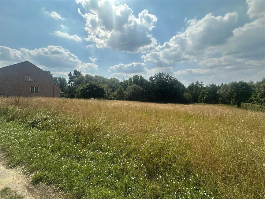 Belle parcelle OUEST proche de tout !