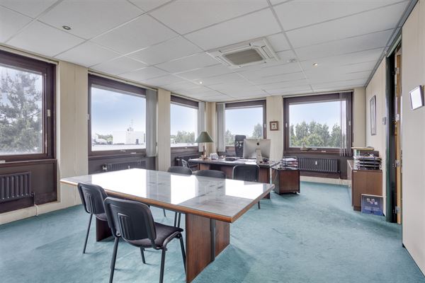 EVERE/NATO AREA: NICE 270M2 OFFICE SPACE