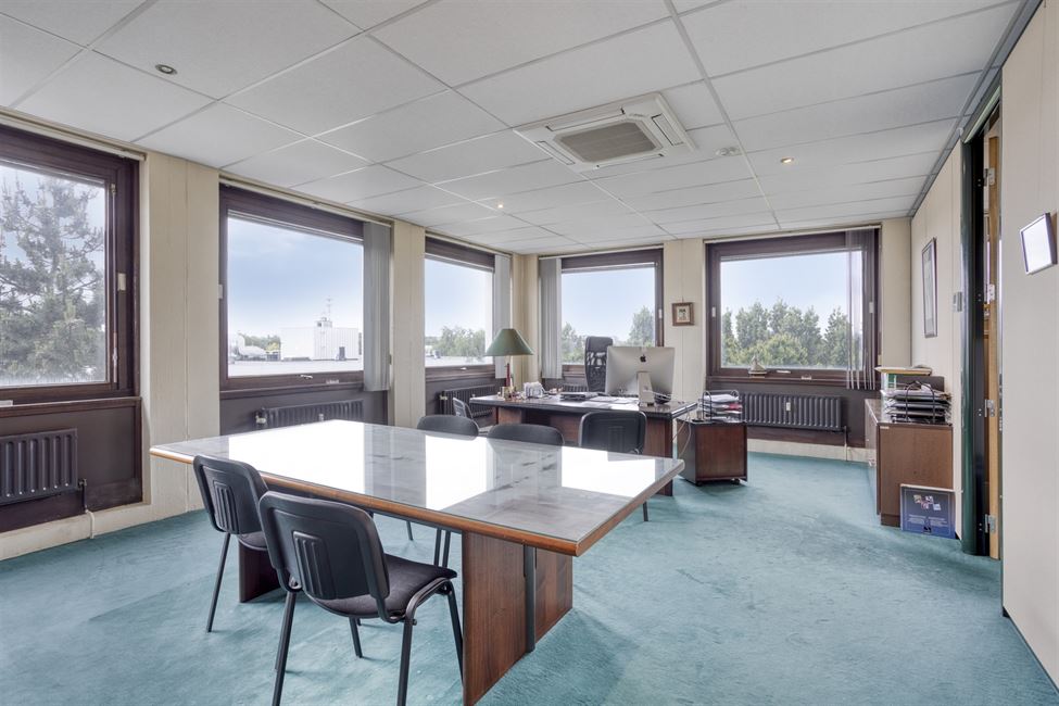 EVERE/NATO AREA: NICE 270M2 OFFICE SPACE