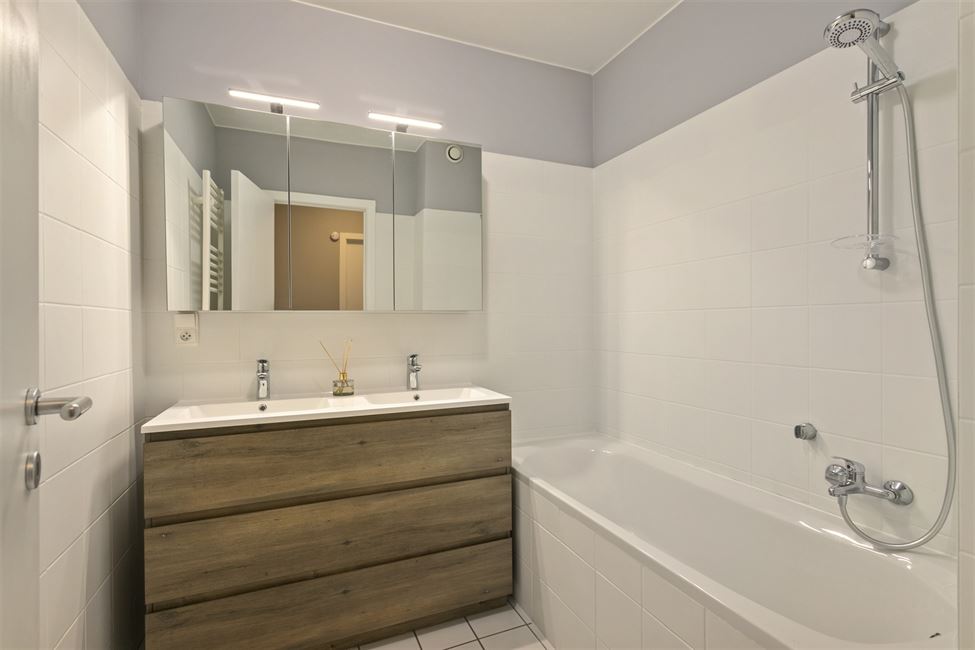 Magnif.appart 3 ch, 2 parkings, cave au coeur de LLN.