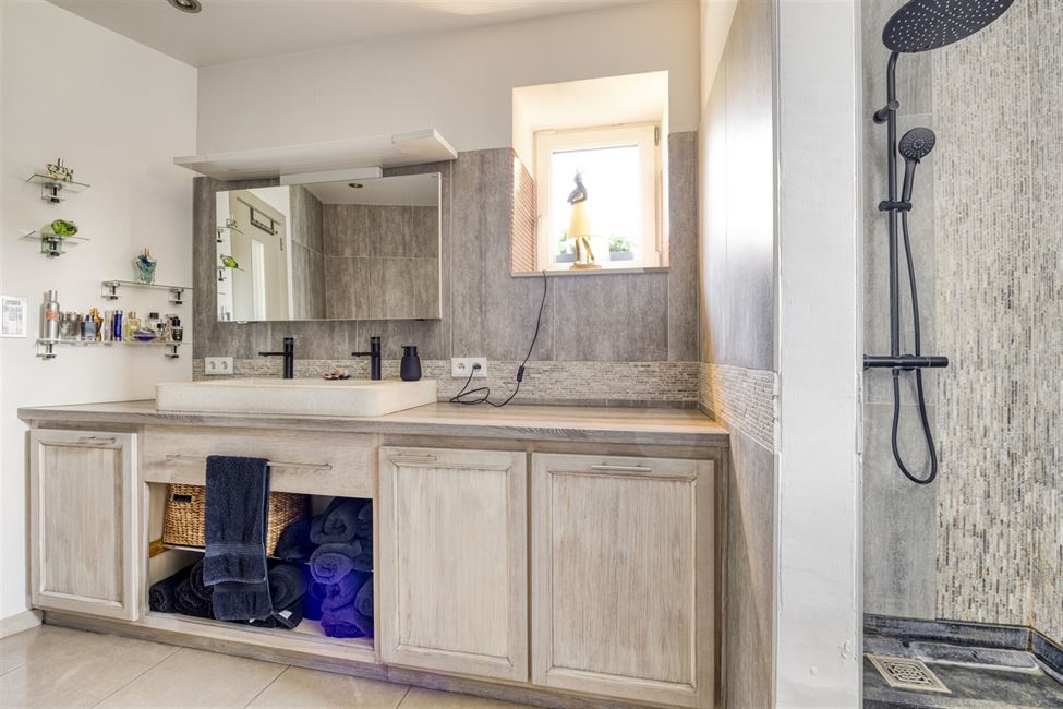 Exceptionnelle propriété, 2 logements, 7 chambres ! 