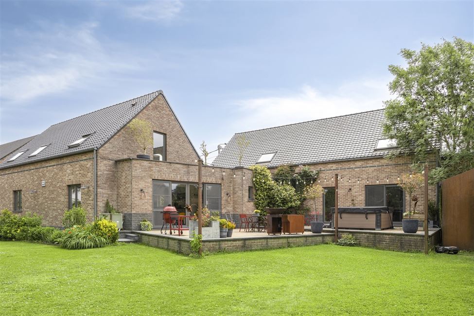 Exceptionnelle propriété, 2 logements, 7 chambres !