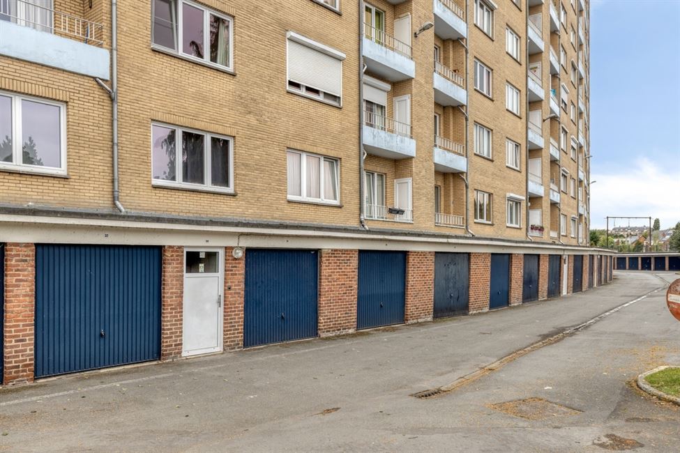 Vaste appartement 3 ch, garage, cave, belle terrasse.