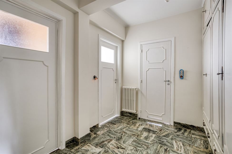 Vaste appartement 3 ch, garage, cave, belle terrasse.