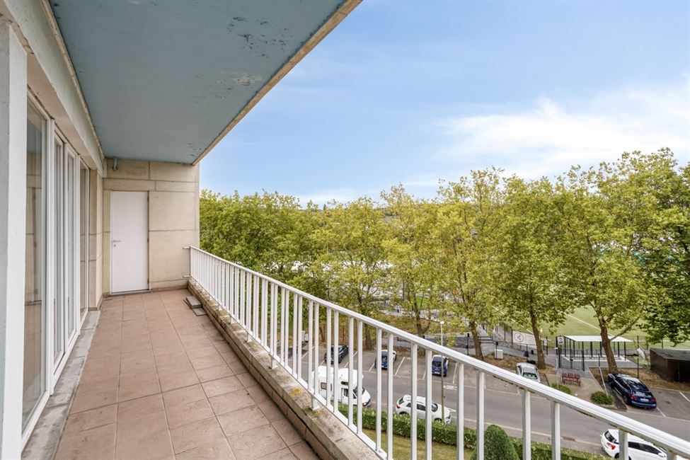 Vaste appartement 3 ch, garage, cave, belle terrasse.