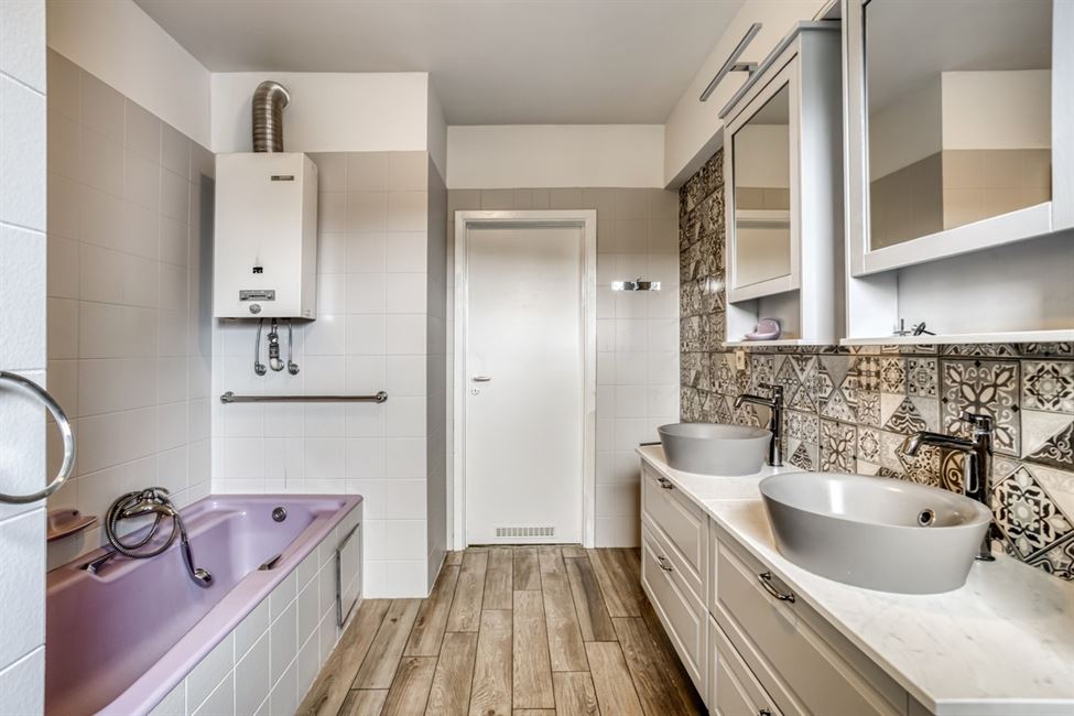 Vaste appartement 3 ch, garage, cave, belle terrasse.