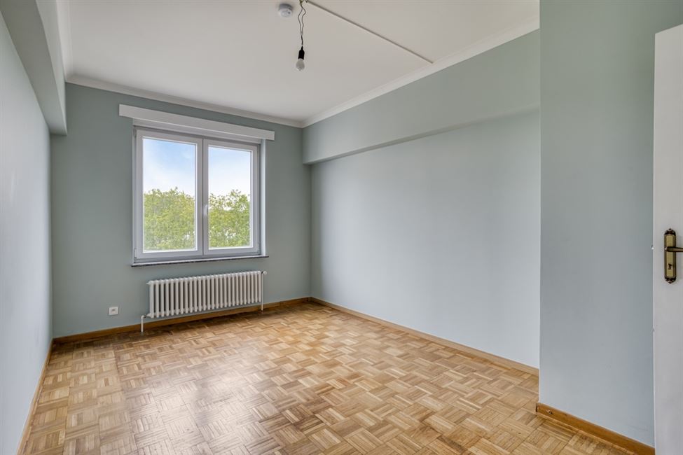 Vaste appartement 3 ch, garage, cave, belle terrasse.