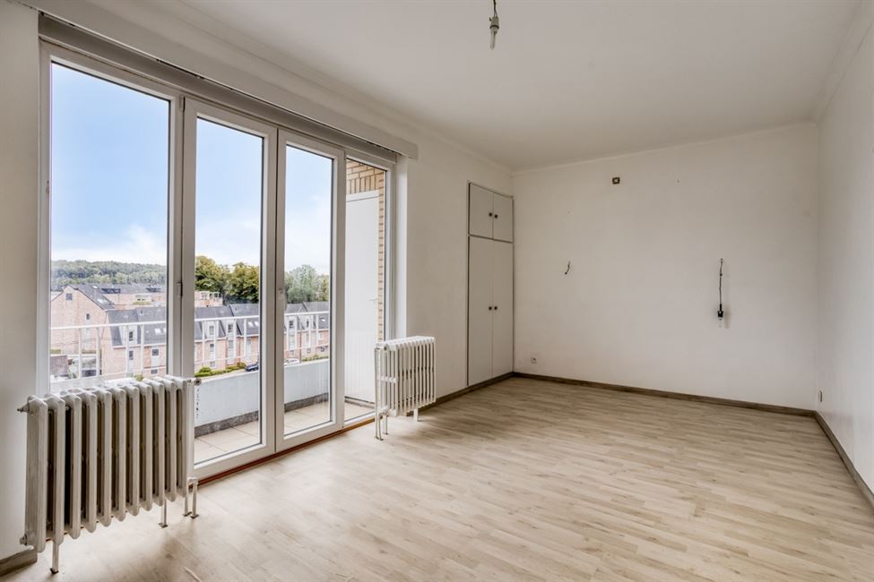 Vaste appartement 3 ch, garage, cave, belle terrasse.