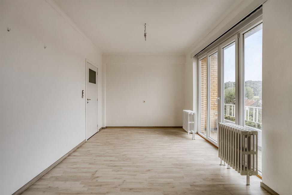 Vaste appartement 3 ch, garage, cave, belle terrasse.