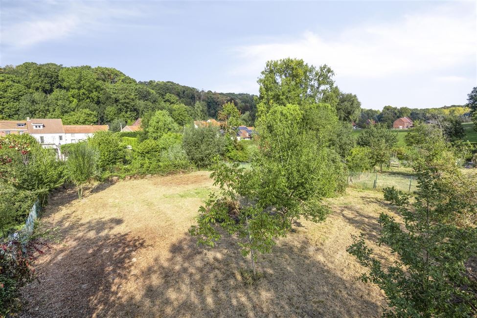 Terrain pour villa ou 2 maisons 3 façades (moyennant obtention permis d'urbanisme)