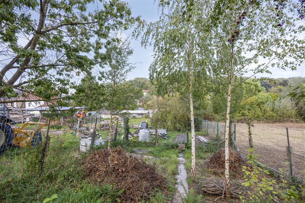 villa 4 CH avec jardin et garage + gd terrain à bâtir 