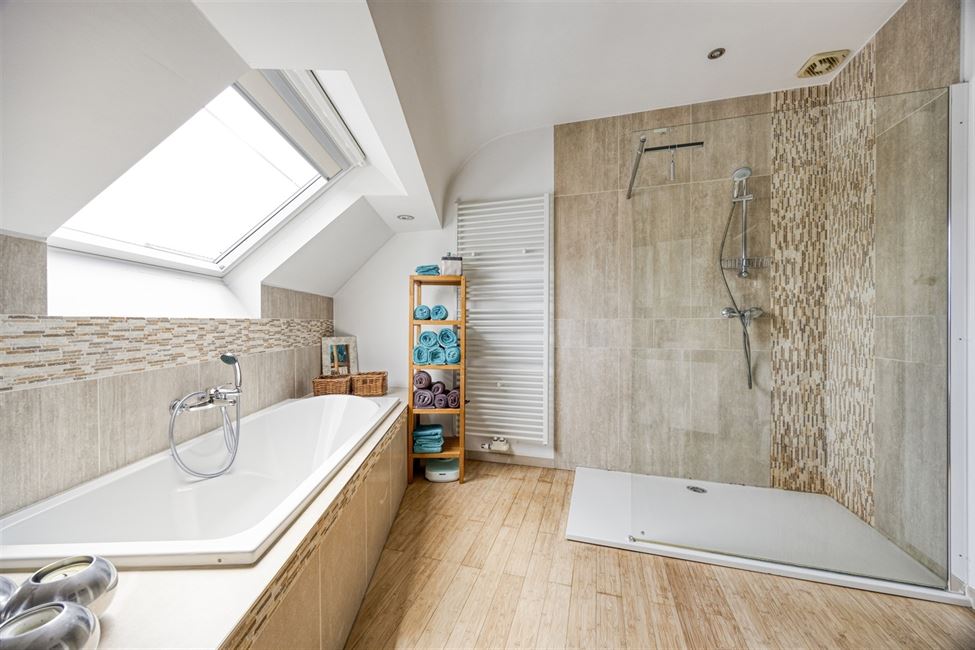 Exceptionnelle propriété, 2 logements, 7 chambres !