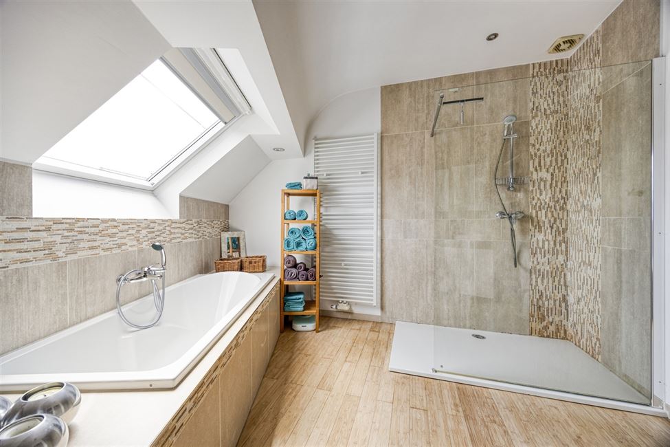 Exceptionnelle propriété, 2 logements, 7 chambres !