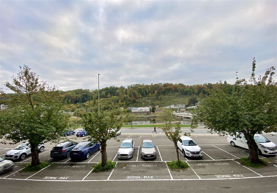 Magnifique appart traversant 2CH, terr. vue Meuse PEB B!