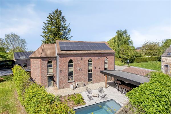 Exceptionnelle atypique propriété avec piscine ! 