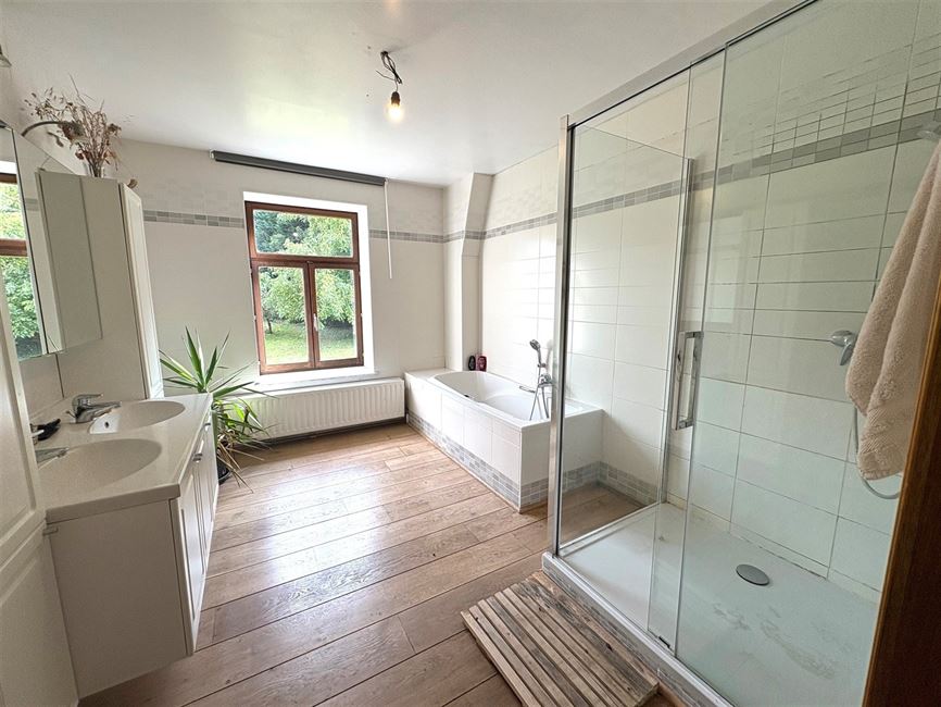 Vaste maison villageoise, idéale famille & co-location !