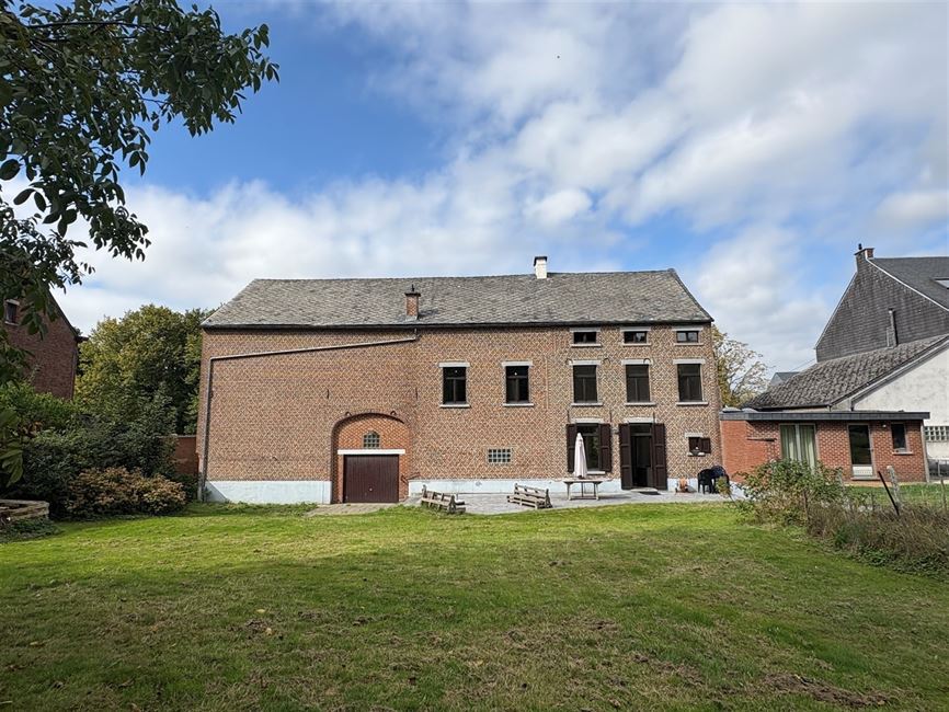 Vaste maison villageoise, idéale famille & co-location !