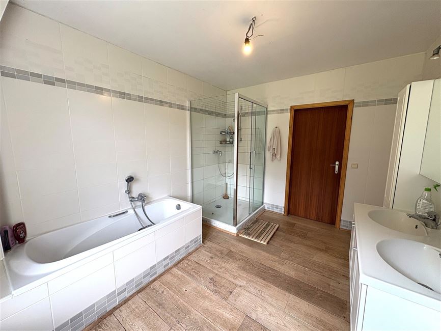 Vaste maison villageoise, idéale famille & co-location !