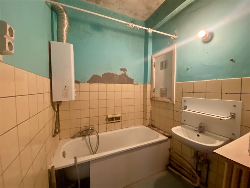 LAEKEN - A RENOVER: APPART 2CH AVEC CACHET- TOP LOCALISATION