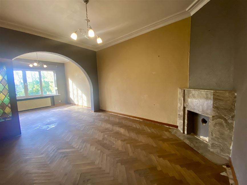 LAEKEN - A RENOVER: APPART 2CH AVEC CACHET- TOP LOCALISATION