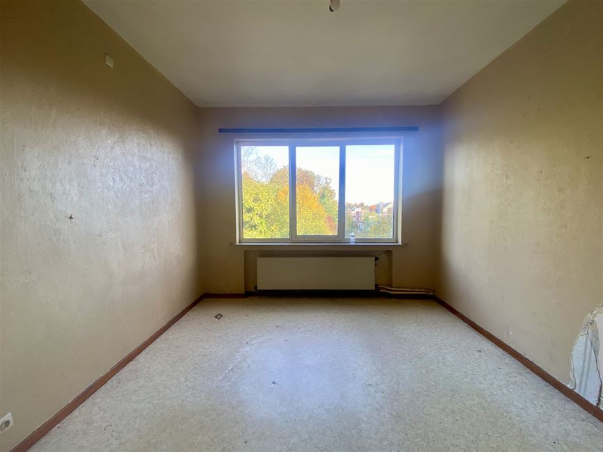 LAEKEN - A RENOVER: APPART 2CH AVEC CACHET- TOP LOCALISATION