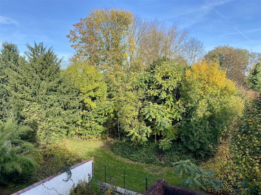 LAEKEN - A RENOVER: APPART 2CH AVEC CACHET- TOP LOCALISATION