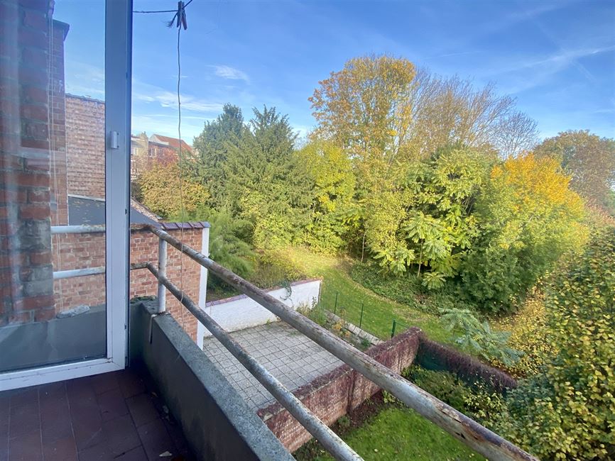 LAEKEN - A RENOVER: APPART 2CH AVEC CACHET- TOP LOCALISATION