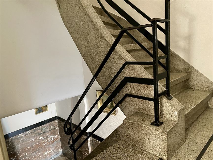 LAEKEN - A RENOVER: APPART 2CH AVEC CACHET- TOP LOCALISATION