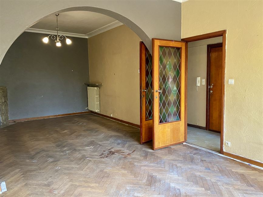 LAEKEN - A RENOVER: APPART 2CH AVEC CACHET- TOP LOCALISATION