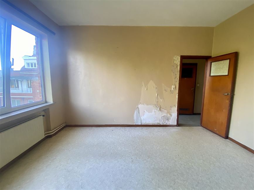 LAEKEN - A RENOVER: APPART 2CH AVEC CACHET- TOP LOCALISATION