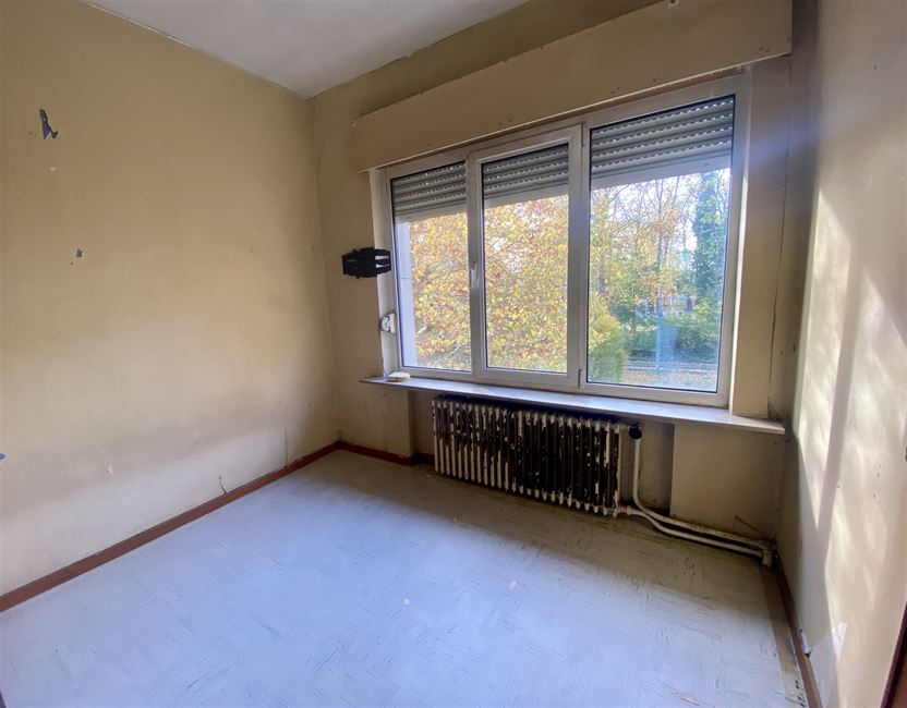 LAEKEN - A RENOVER: APPART 2CH AVEC CACHET- TOP LOCALISATION