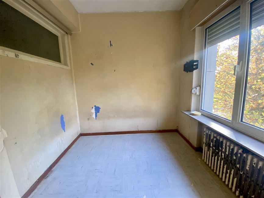 LAEKEN - A RENOVER: APPART 2CH AVEC CACHET- TOP LOCALISATION