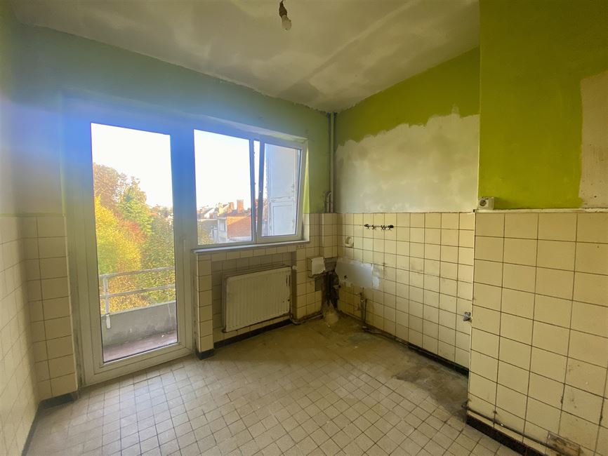 LAEKEN - A RENOVER: APPART 2CH AVEC CACHET- TOP LOCALISATION