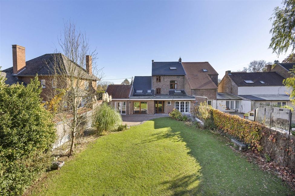 Belle maison bourgeoise avec esp. prof. lib. et gd jardin !