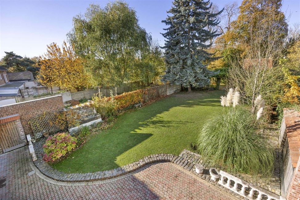 Belle maison bourgeoise, esp. prof. lib. et gd jardin !