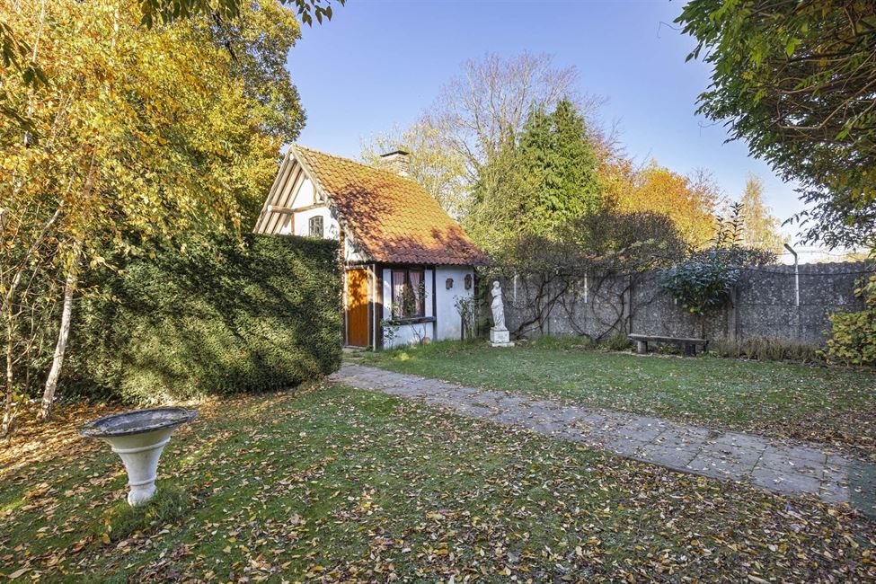 Belle maison bourgeoise, esp. prof. lib. et gd jardin !