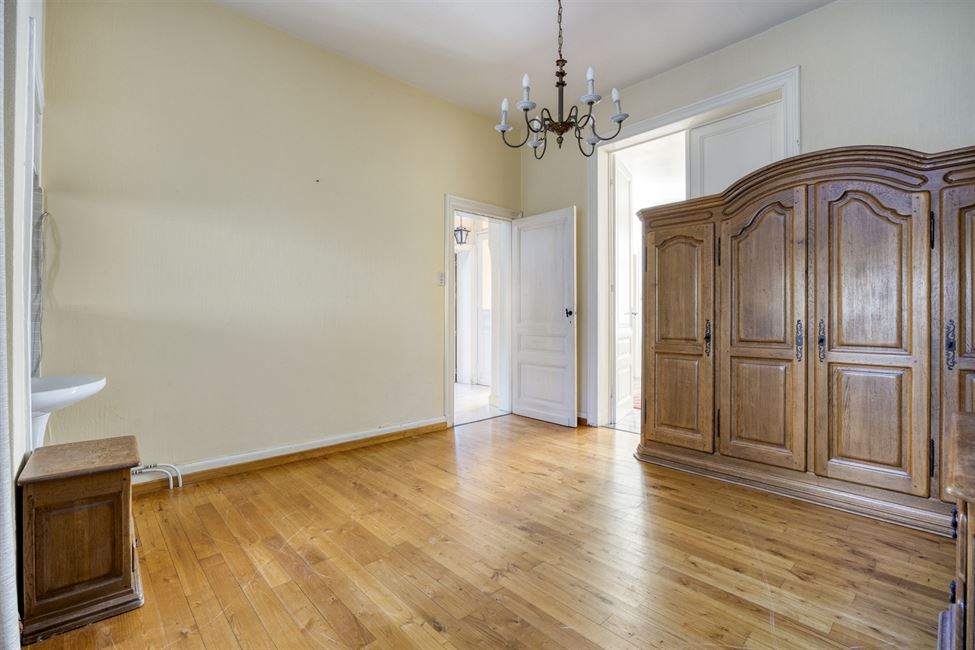 Belle maison bourgeoise, esp. prof. lib. et gd jardin !