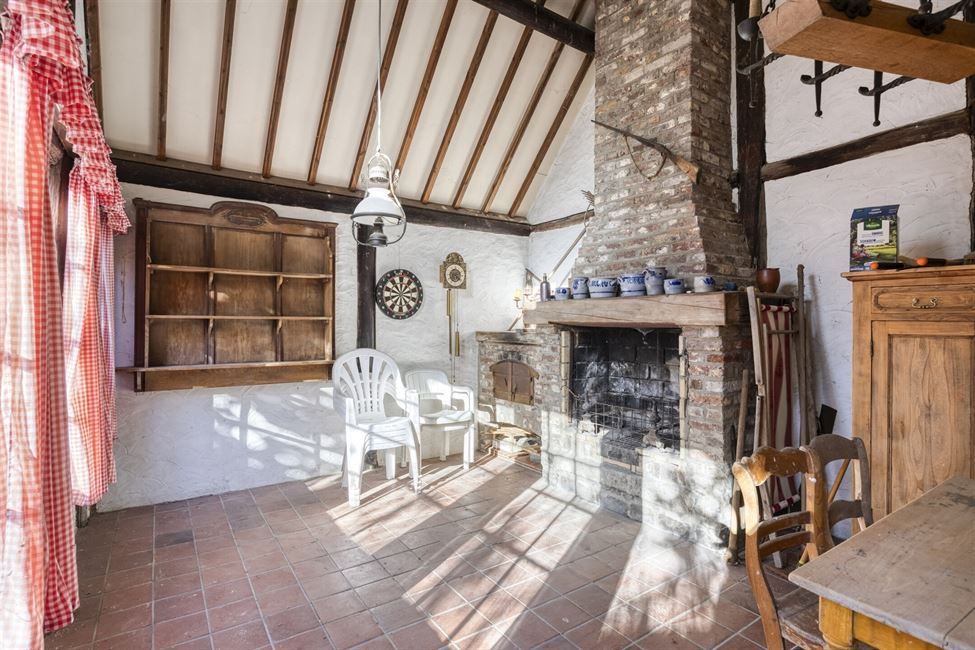 Belle maison bourgeoise, esp. prof. lib. et gd jardin !