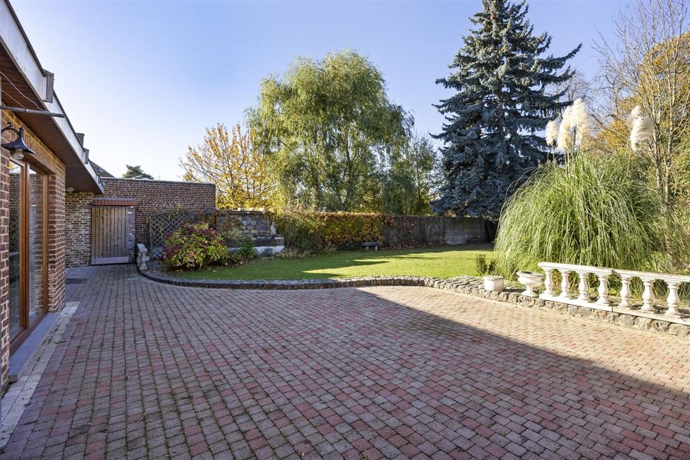 Belle maison bourgeoise, esp. prof. lib. et gd jardin !