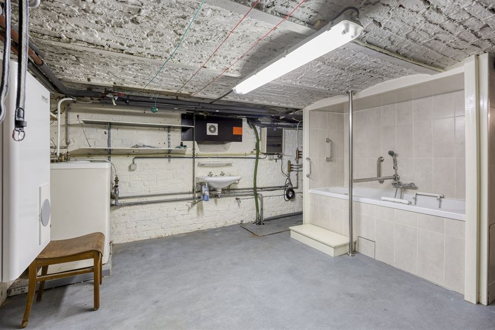 Belle maison bourgeoise, esp. prof. lib. et gd jardin !